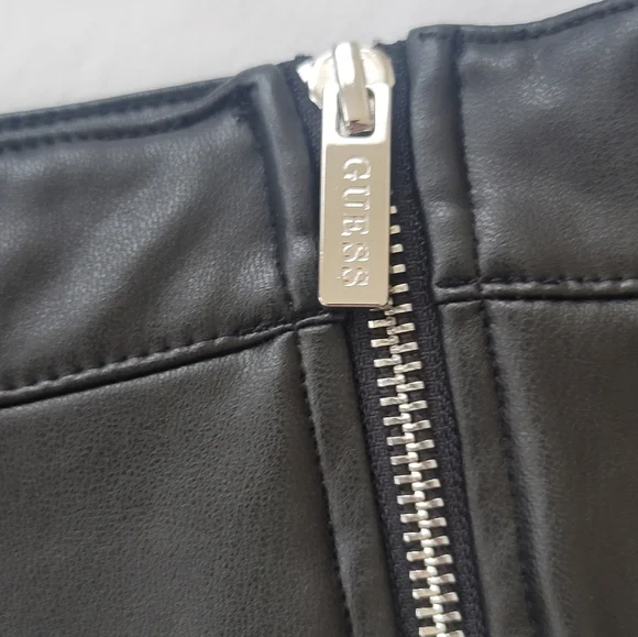 Guess Faux Leather Mini Skirt With Double Zippers New - Picture 4 of 10